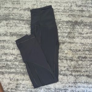 Grey crop lululemon leggings with pockets (4)